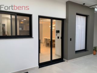 Casa de Condomínio Para Vender com 4 quartos 3 suítes no bairro Nova Caieiras em Caieiras