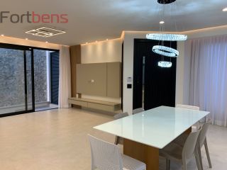 Casa de Condomínio Para Vender com 4 quartos 3 suítes no bairro Nova Caieiras em Caieiras