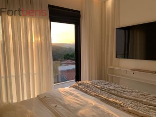 Casa de Condomínio Para Vender com 4 quartos 3 suítes no bairro Nova Caieiras em Caieiras