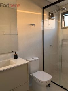 Casa de Condomínio Para Vender com 4 quartos 3 suítes no bairro Nova Caieiras em Caieiras