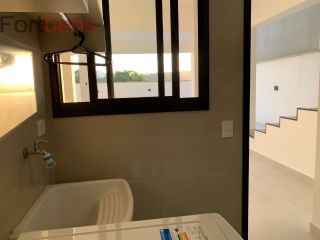 Casa de Condomínio Para Vender com 4 quartos 3 suítes no bairro Nova Caieiras em Caieiras