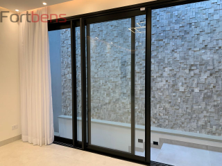 Casa de Condomínio Para Vender com 4 quartos 3 suítes no bairro Nova Caieiras em Caieiras