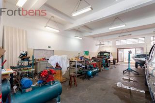 Prédio / Edifício Inteiro Comercial Para Alugar com 15 Salas no bairro Região Central em Caieiras