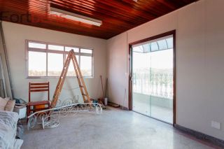 Prédio / Edifício Inteiro Comercial Para Alugar com 15 Salas no bairro Região Central em Caieiras