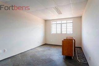 Prédio / Edifício Inteiro Comercial Para Alugar com 15 Salas no bairro Região Central em Caieiras