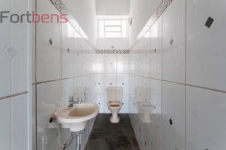 Prédio / Edifício Inteiro Comercial Para Alugar com 15 Salas no bairro Região Central em Caieiras