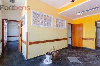 Prédio / Edifício Inteiro Comercial Para Alugar com 15 Salas no bairro Região Central em Caieiras