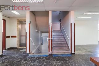 Prédio / Edifício Inteiro Comercial Para Alugar com 15 Salas no bairro Região Central em Caieiras