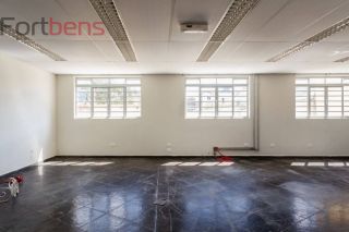 Prédio / Edifício Inteiro Comercial Para Alugar com 15 Salas no bairro Região Central em Caieiras