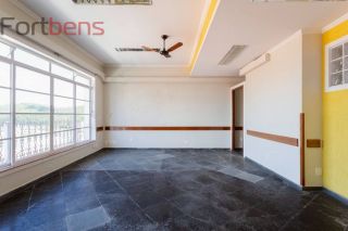 Prédio / Edifício Inteiro Comercial Para Alugar com 15 Salas no bairro Região Central em Caieiras