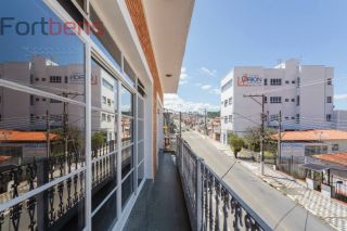 Prédio / Edifício Inteiro Comercial Para Alugar com 15 Salas no bairro Região Central em Caieiras