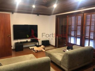 Casa de Condomínio Para Vender com 5 quartos 3 suítes no bairro Alphaville em Santana De Parnaíba