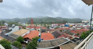 Sobrado Para Vender com 4 quartos no bairro Centro em Caieiras