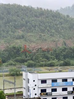 Sobrado Para Vender com 4 quartos no bairro Centro em Caieiras