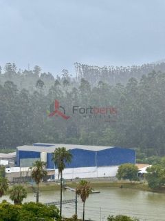 Sobrado Para Vender com 4 quartos no bairro Centro em Caieiras