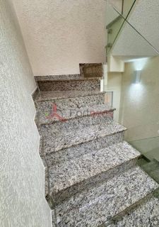 Sobrado Para Vender com 4 quartos no bairro Centro em Caieiras