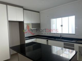 Sobrado Para Vender com 3 quartos 1 suítes no bairro Laranjeiras em Caieiras