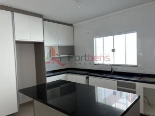 Sobrado Para Vender com 3 quartos 1 suítes no bairro Laranjeiras em Caieiras