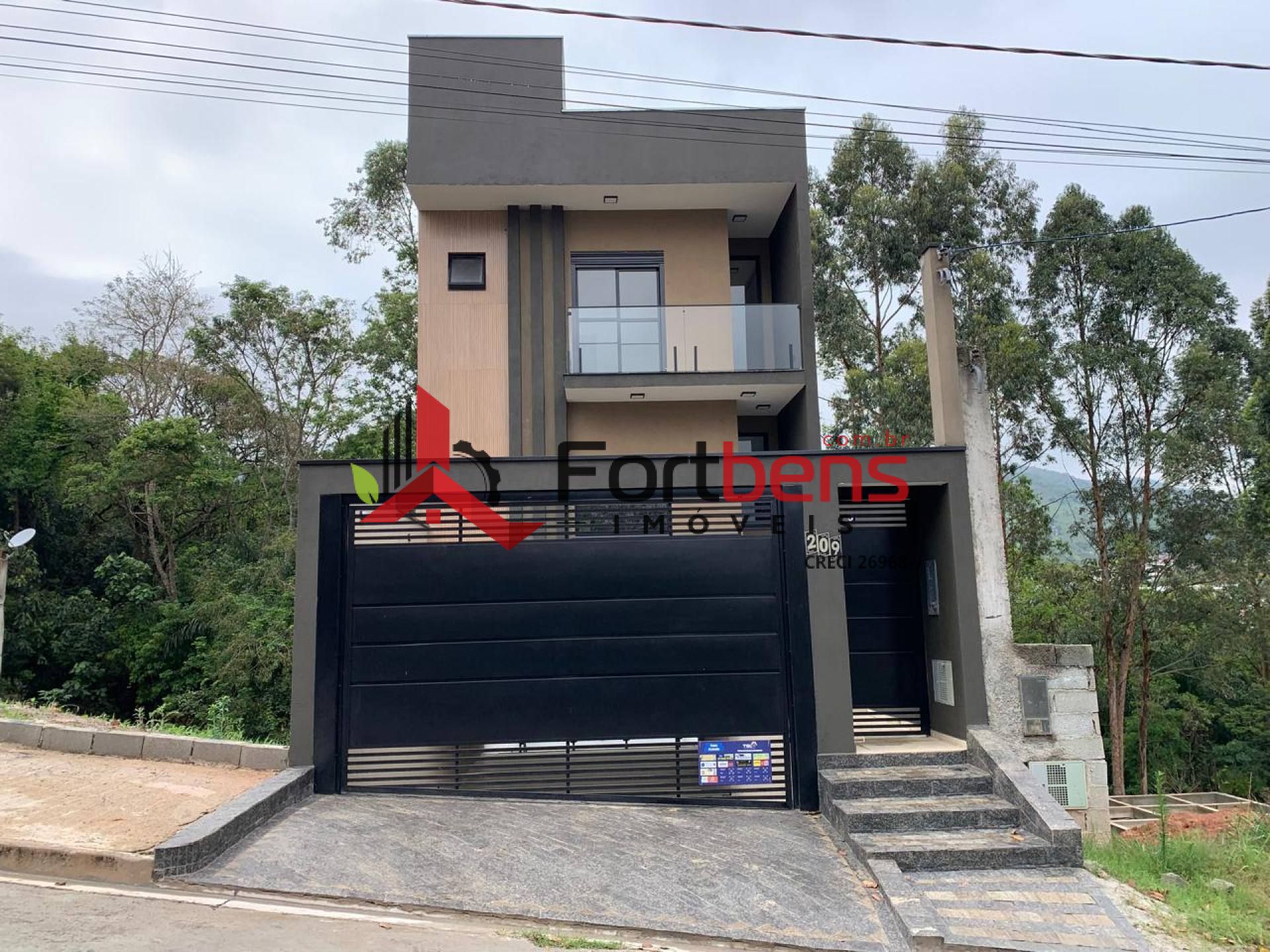 Sobrado Para Vender com 3 quartos 1 suítes no bairro Jd. Europa em Caieiras