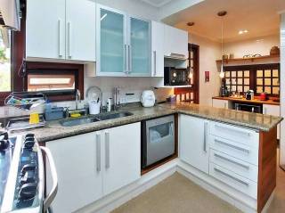 Casa Para Vender com 4 quartos 2 suítes no bairro Altos de São Fernando em Jandira