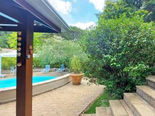 Casa Para Vender com 4 quartos 2 suítes no bairro Altos de São Fernando em Jandira