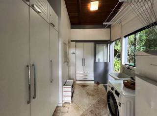 Casa Para Vender com 5 quartos 5 suítes no bairro Chácaras do Peroba em Jandira