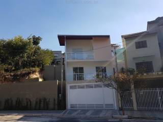 Casa Para Vender com 3 quartos 1 suítes no bairro Região Central em Caieiras