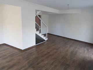 Casa Para Vender com 3 quartos 1 suítes no bairro Região Central em Caieiras