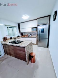 Sobrado Para Vender com 2 quartos no bairro Laranjeiras em Caieiras