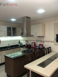 Sobrado Para Vender com 3 quartos 1 suítes no bairro Laranjeiras em Caieiras