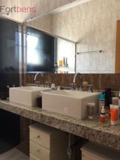 Sobrado Para Vender com 3 quartos 1 suítes no bairro Laranjeiras em Caieiras