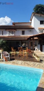 Sobrado Para Vender com 4 quartos 3 suítes no bairro Laranjeiras em Caieiras