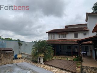 Sobrado Para Vender com 4 quartos 3 suítes no bairro Laranjeiras em Caieiras