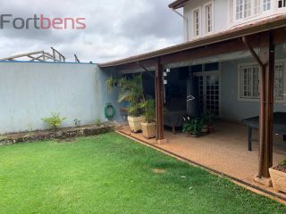 Sobrado Para Vender com 4 quartos 3 suítes no bairro Laranjeiras em Caieiras