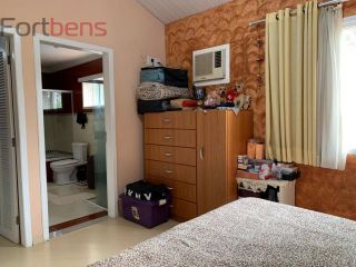 Sobrado Para Vender com 4 quartos 3 suítes no bairro Laranjeiras em Caieiras