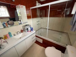 Sobrado Para Vender com 4 quartos 3 suítes no bairro Laranjeiras em Caieiras