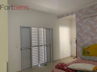 Sobrado Para Vender com 3 quartos 1 suítes no bairro Laranjeiras em Caieiras