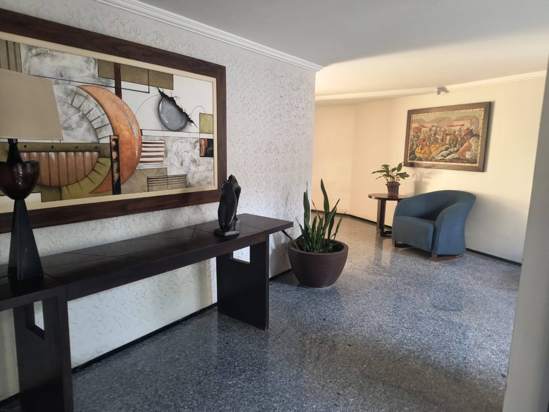 075 Vendo Amplo Apartamento de 3 quartos no Renascença II em São Luís