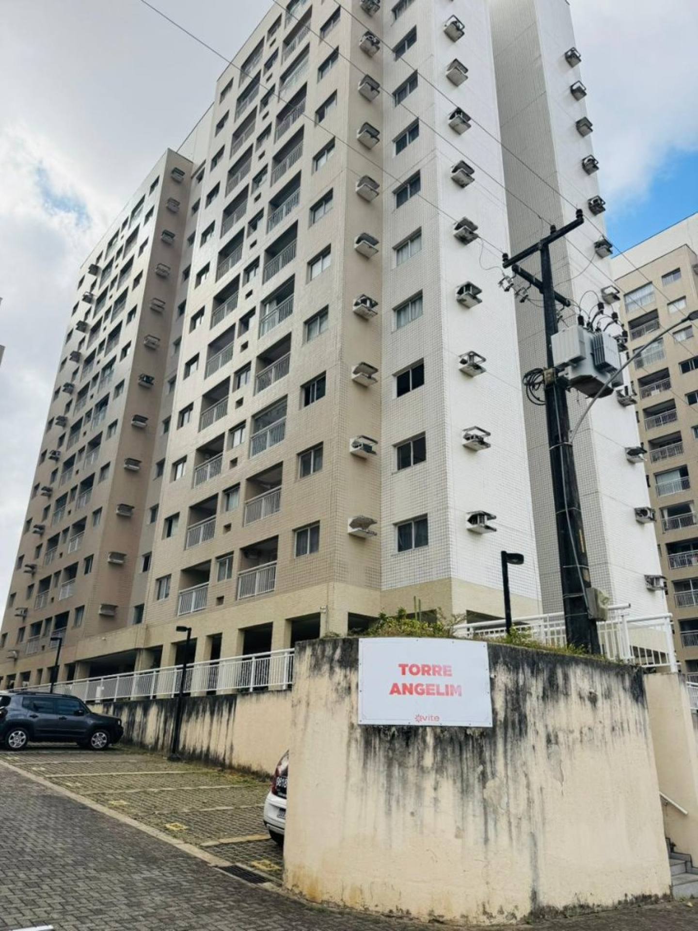 006 - Apartamento no Angelim disponível para venda.