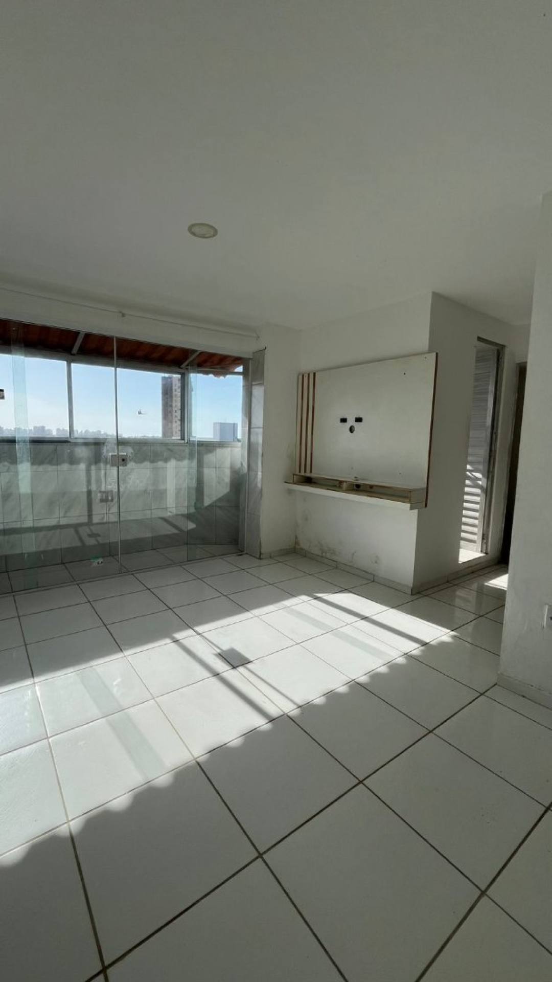 MA - ALUGA APARTAMENTO NO BAIRRO DO CALHAU