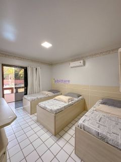 Ampla casa no Quintas do Calhau com 04 suítes + espaço gourmet.