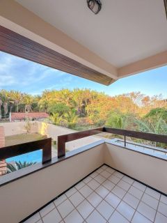 Ampla casa no Quintas do Calhau com 04 suítes + espaço gourmet.