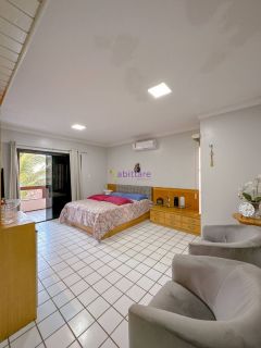 Ampla casa no Quintas do Calhau com 04 suítes + espaço gourmet.