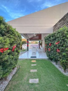 Ampla casa no Quintas do Calhau com 04 suítes + espaço gourmet.