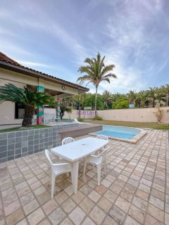 Ampla casa no Quintas do Calhau com 04 suítes + espaço gourmet.