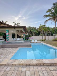 Ampla casa no Quintas do Calhau com 04 suítes + espaço gourmet.