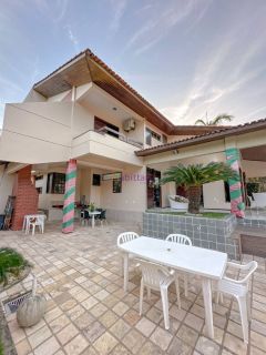 Ampla casa no Quintas do Calhau com 04 suítes + espaço gourmet.