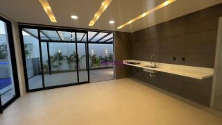 Casa duplex no Alphaville com 5 suítes + Espaço gourmet.