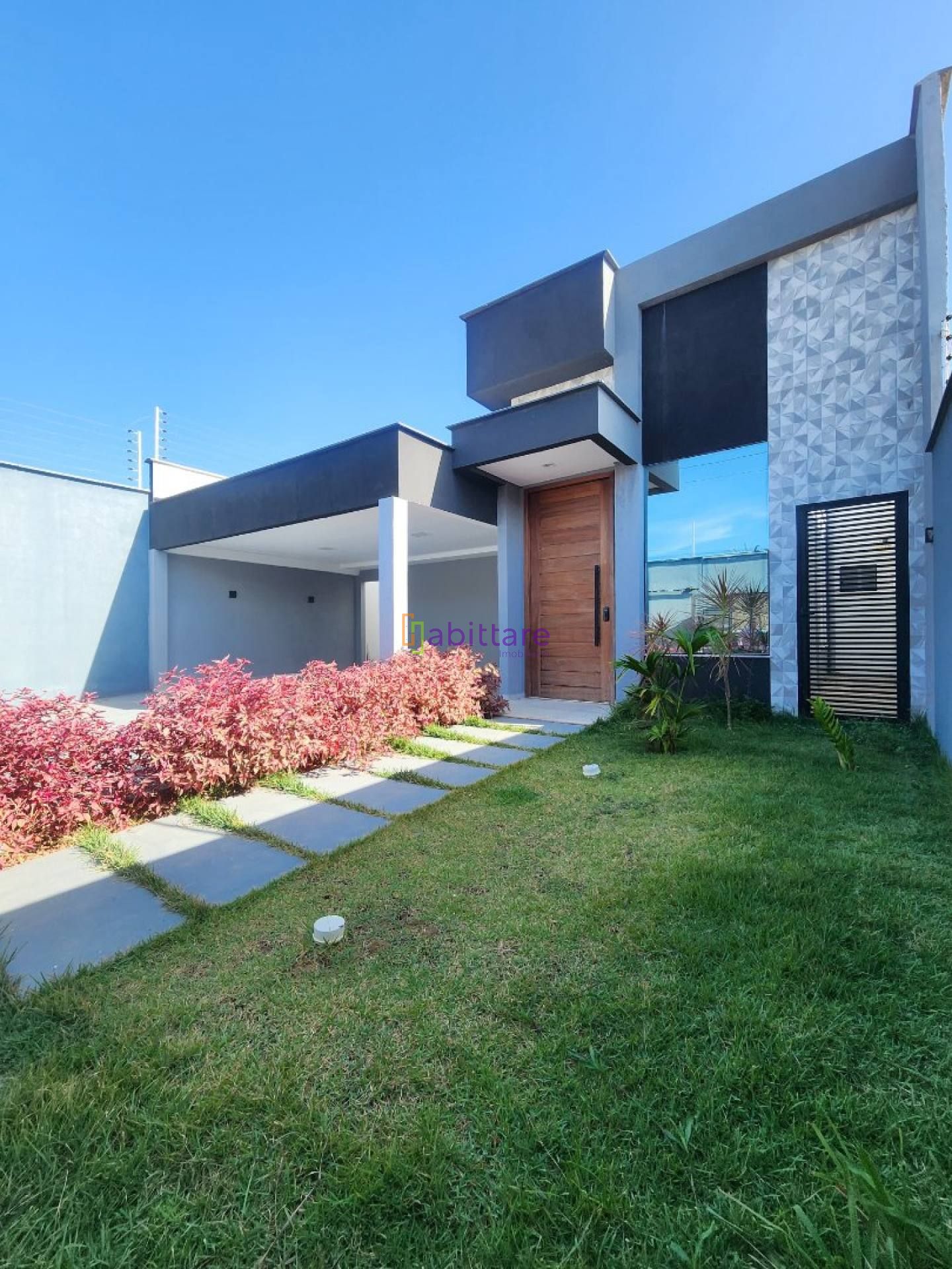 Casa de 194m² com 03 suítes + espaço gourmet com piscina no Araçagy.