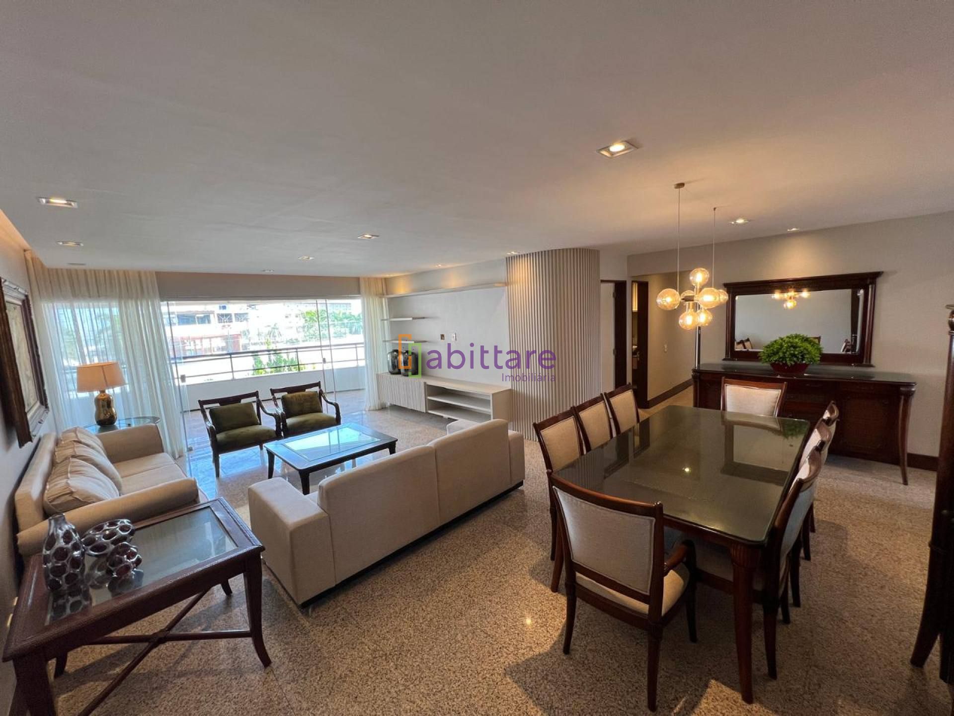 Apartamento de 200m² com 4 quartos (3 suítes) no San Juan - Península